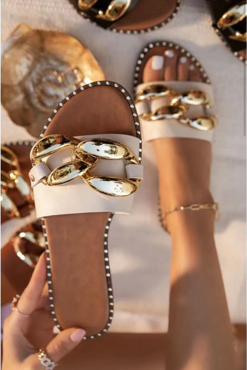 Big double chain buckle 2021 popular summer women's slippers sandals sandals fashion flat shoes
Big double chain buckle 2021 popular summer women's slippers sandals sandals fashion flat shoes