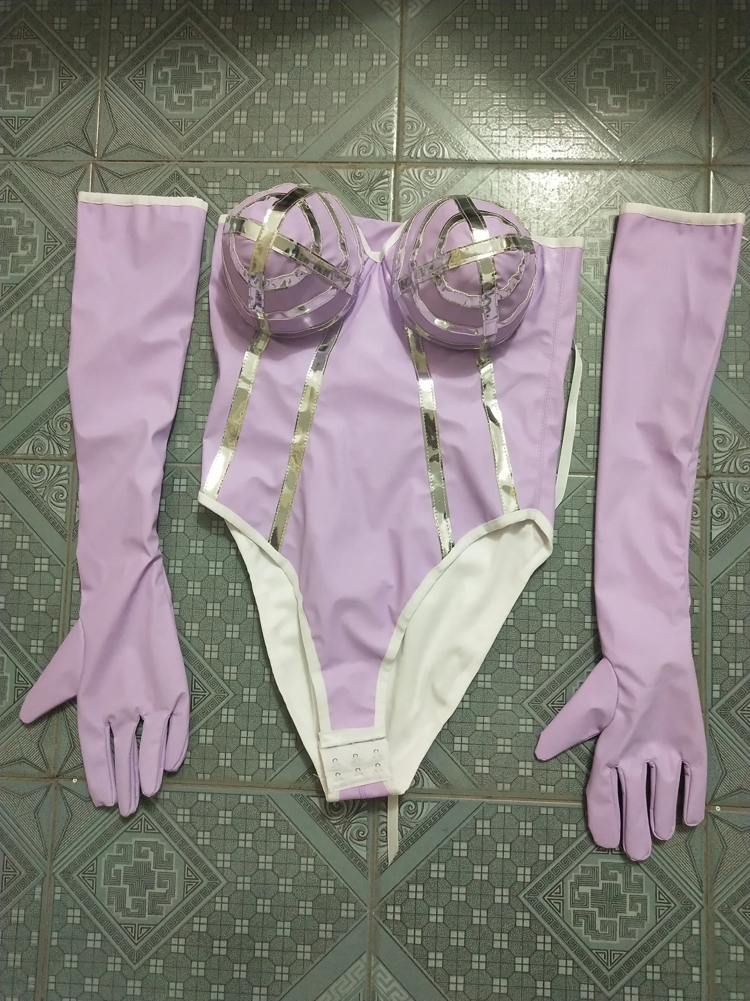 PU Leather Bodysuit+Gloves Set Stage Outfit Nightclub Bar Women DJ Singer Leading Dance Team Performance Clothes Jazz DS Costume
PU Leather Bodysuit+Gloves Set Stage Outfit Nightclub Bar Women DJ Singer Leading Dance Team Performance Clothes Jazz DS Costume