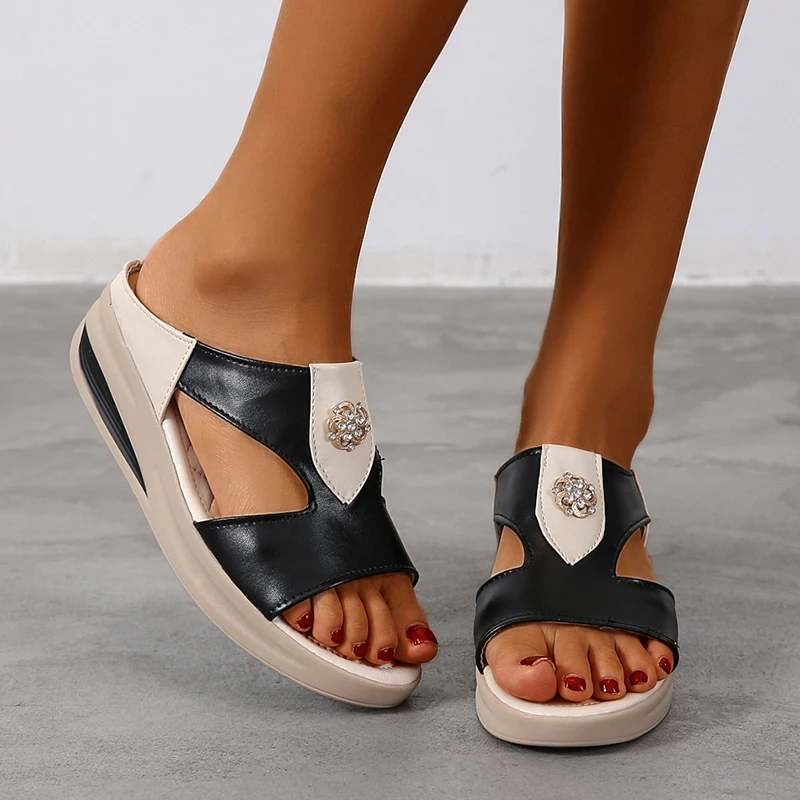Summer Open-toe Women's Slippers Fashion Simple Thick-soled Wild Metal Decoration Classic Casual Women's Slippers 2021
Summer Open-toe Women's Slippers Fashion Simple Thick-soled Wild Metal Decoration Classic Casual Women's Slippers 2021