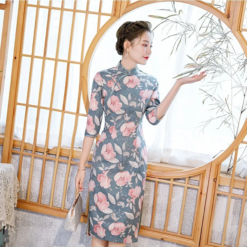 Chinese style Cheongsam bridesmaid dress modified Cheongsam in the long slim retro printed Cheongsam dress qipao modern 
Chinese style Cheongsam bridesmaid dress modified Cheongsam in the long slim retro printed Cheongsam dress qipao modern