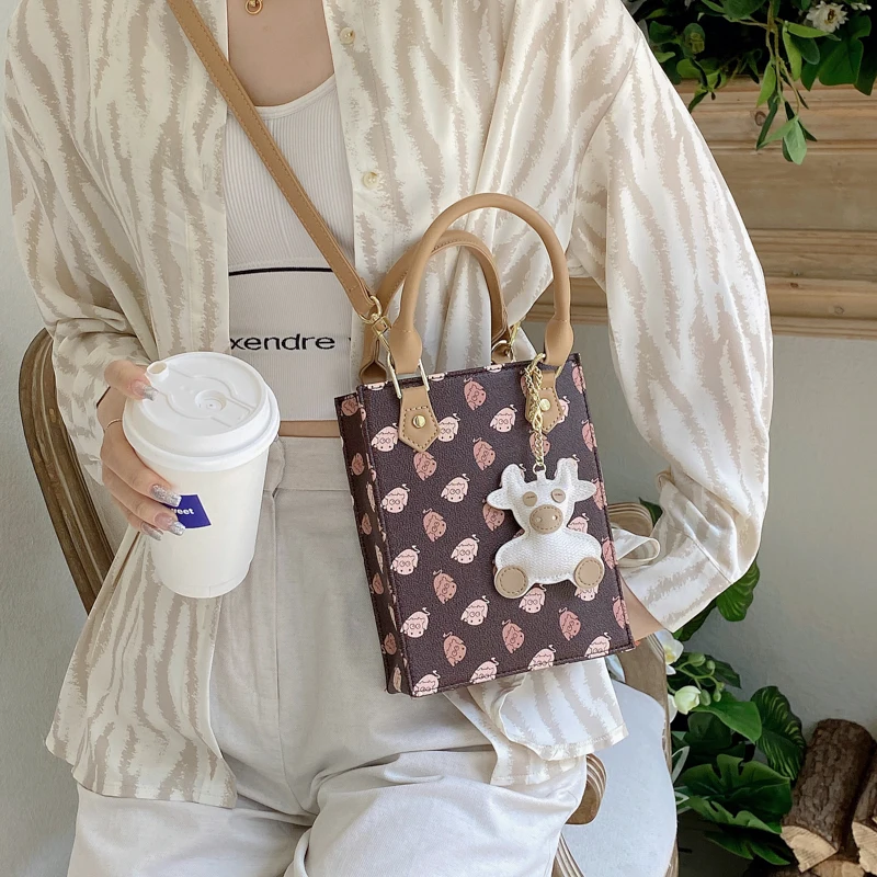 Ladies PU Design Square Handbag Fashion Cute Cow Top-handle New Style Printed Handbag Women's Handbag New Shoulder Bags
Ladies PU Design Square Handbag Fashion Cute Cow Top-handle New Style Printed Handbag Women's Handbag New Shoulder Bags