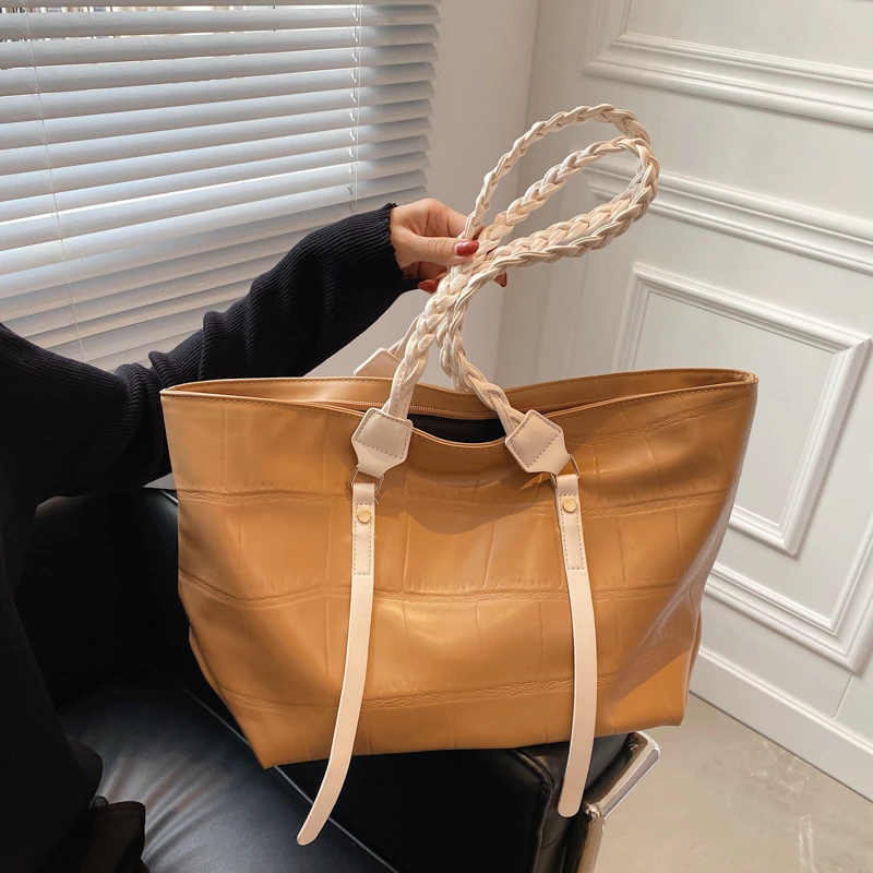 Fashion Trend Shoulder Bag Summer New Personality Handbags Brand Designer Female Shopping Bag PU Leather Solid Color Tote Bags
Fashion Trend Shoulder Bag Summer New Personality Handbags Brand Designer Female Shopping Bag PU Leather Solid Color Tote Bags