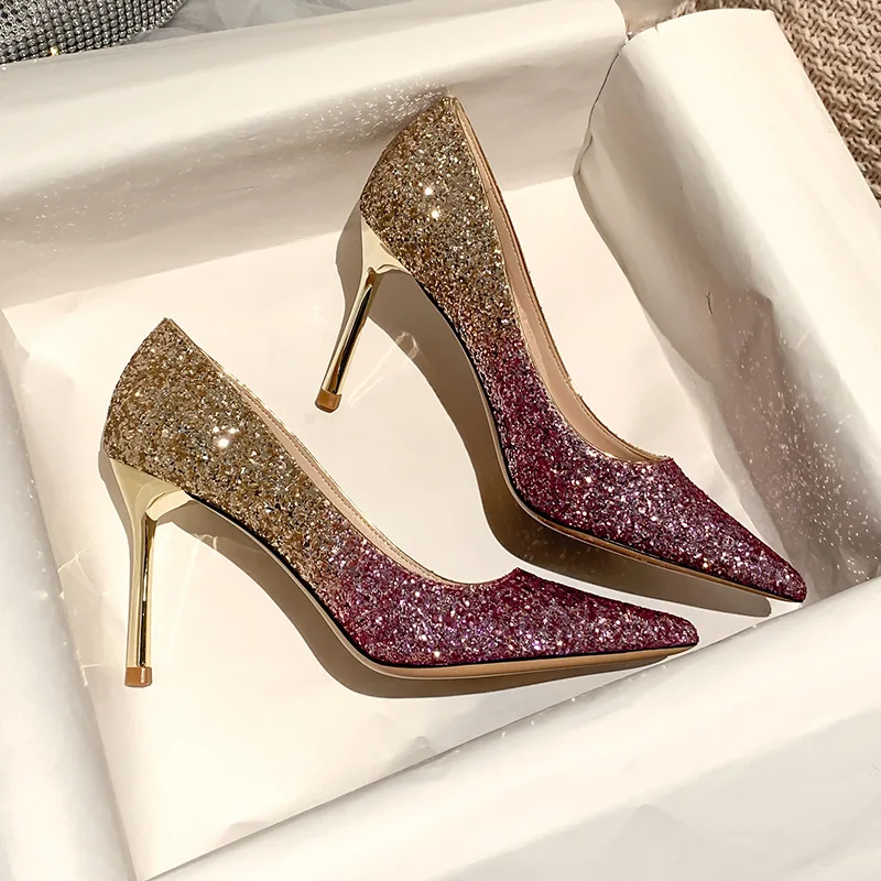Новые свадебные туфли на шпильках с острым носком на осень и зиму модные туфли Стразы с кристаллами на высоком каблуке для подружки невесты
Новые свадебные туфли на шпильках с острым носком на осень и зиму модные туфли Стразы с кристаллами на высоком каблуке для подружки невесты