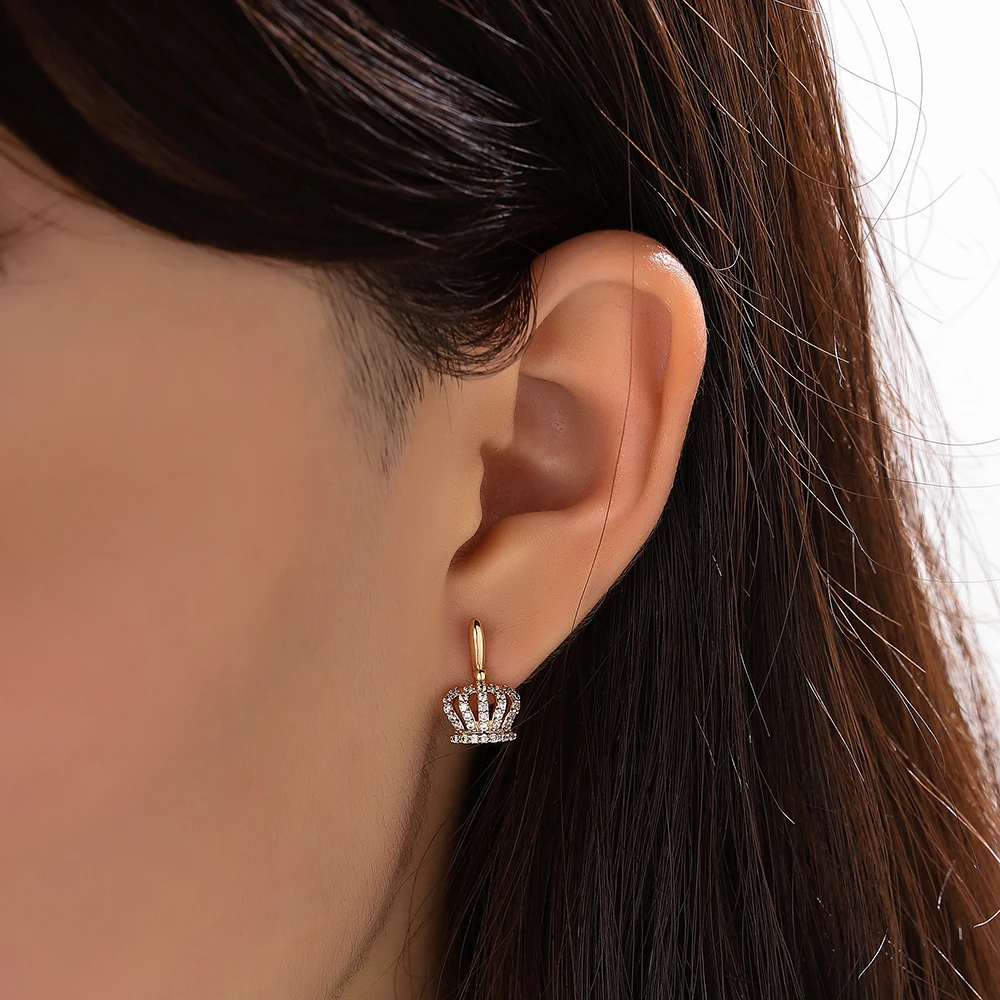 DCKAZZ Fine Crown Copper Stud Earring for Women Wedding Party Luxury Jewelry Natural Zircon 585 Rose Gold Earrings Accessories
DCKAZZ Fine Crown Copper Stud Earring for Women Wedding Party Luxury Jewelry Natural Zircon 585 Rose Gold Earrings Accessories
