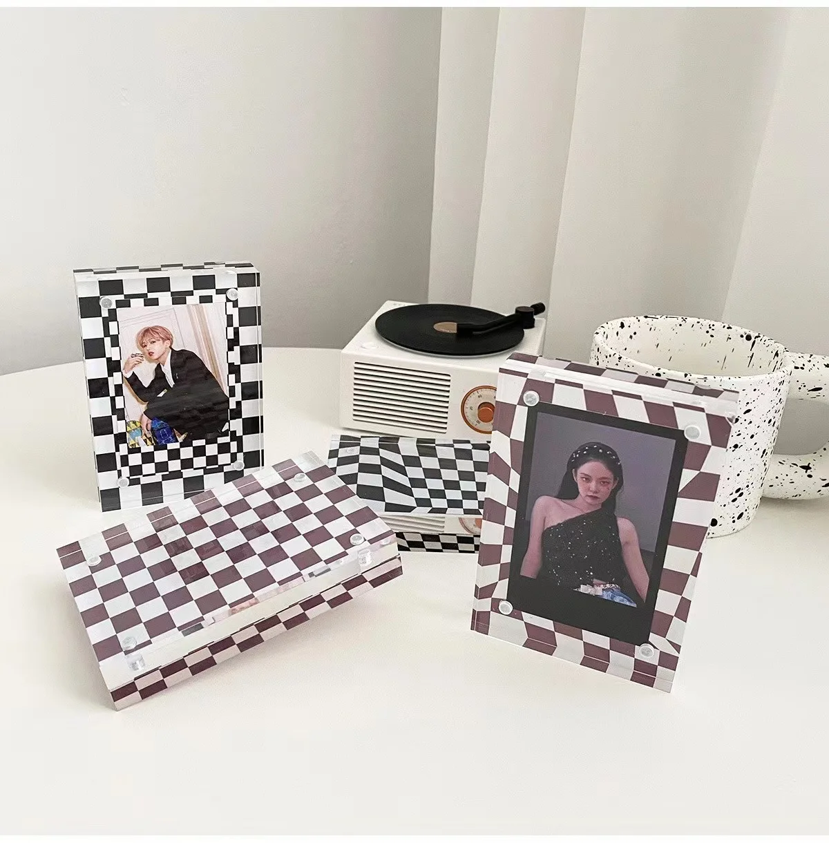 3 inch Acrylic Kawaii Chessboard Photo Holder Photocard Stand Frame Protector Sleeves Kpop Polaroid DIY desktop Photo frame
3 inch Acrylic Kawaii Chessboard Photo Holder Photocard Stand Frame Protector Sleeves Kpop Polaroid DIY desktop Photo frame