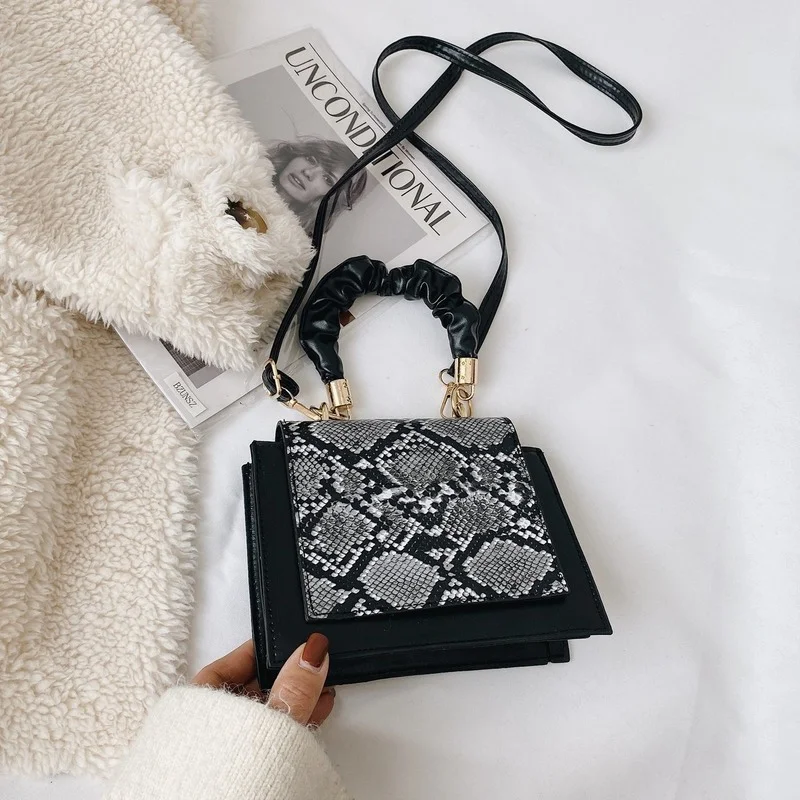 Woman Original Messenger Snake Print Bags for Women Shoulder Bag Luxury Fashion Exquisite Shopping Bag Retro Casual Bag Female
Woman Original Messenger Snake Print Bags for Women Shoulder Bag Luxury Fashion Exquisite Shopping Bag Retro Casual Bag Female