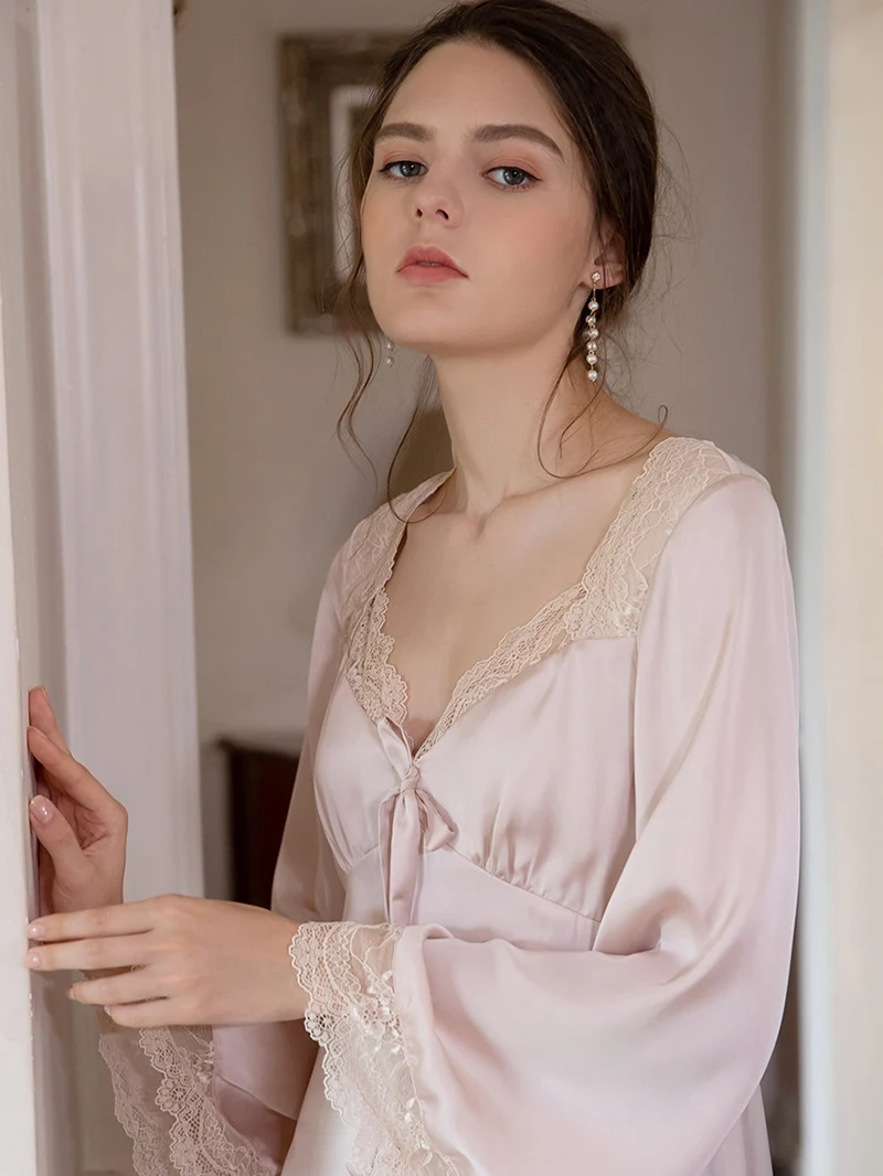 Women Spring Autumn 2022 Vintage Princess Nightgowns Lace Patchwork V-Neck Silk Lace-up A-Line France Nightdress Home Sleepwear
Women Spring Autumn 2022 Vintage Princess Nightgowns Lace Patchwork V-Neck Silk Lace-up A-Line France Nightdress Home Sleepwear