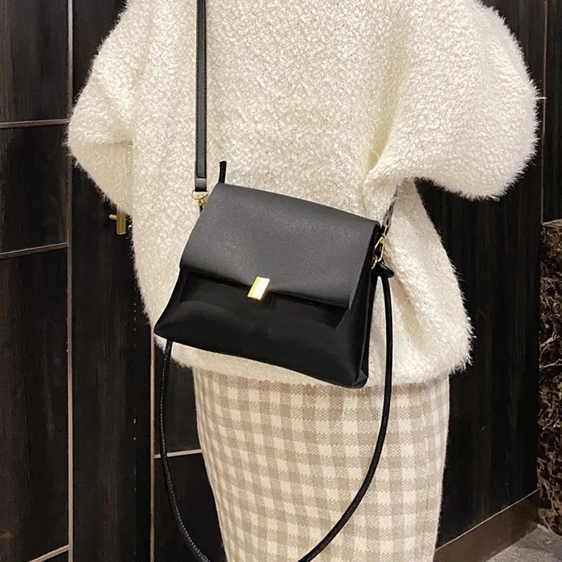 Black Small Leather Messenger Bags for Women 2020 New Luxury Crossbody Handbags Top Quality Designer Ladies Simple Shoulder Bag
Black Small Leather Messenger Bags for Women 2020 New Luxury Crossbody Handbags Top Quality Designer Ladies Simple Shoulder Bag