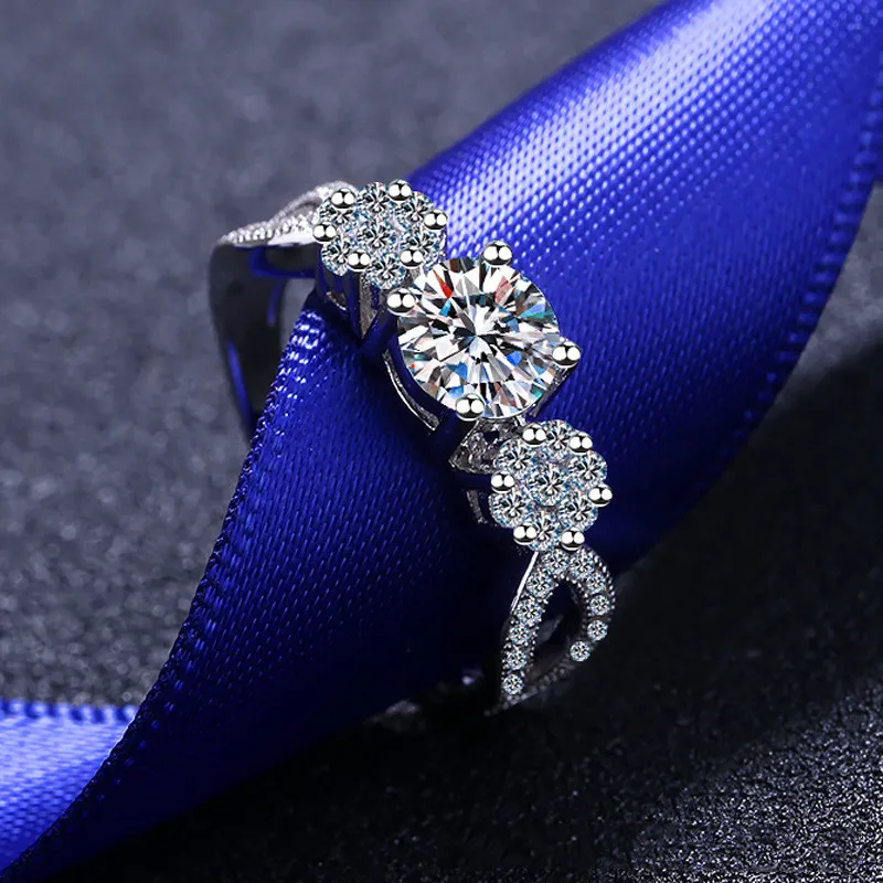 Silver 0.8 Carat Round Excellent Cut Diamond Test Passed D Color Good Clarity Moissanite Ring Women Siver 925 Engagement Jewelry
Silver 0.8 Carat Round Excellent Cut Diamond Test Passed D Color Good Clarity Moissanite Ring Women Siver 925 Engagement Jewelry