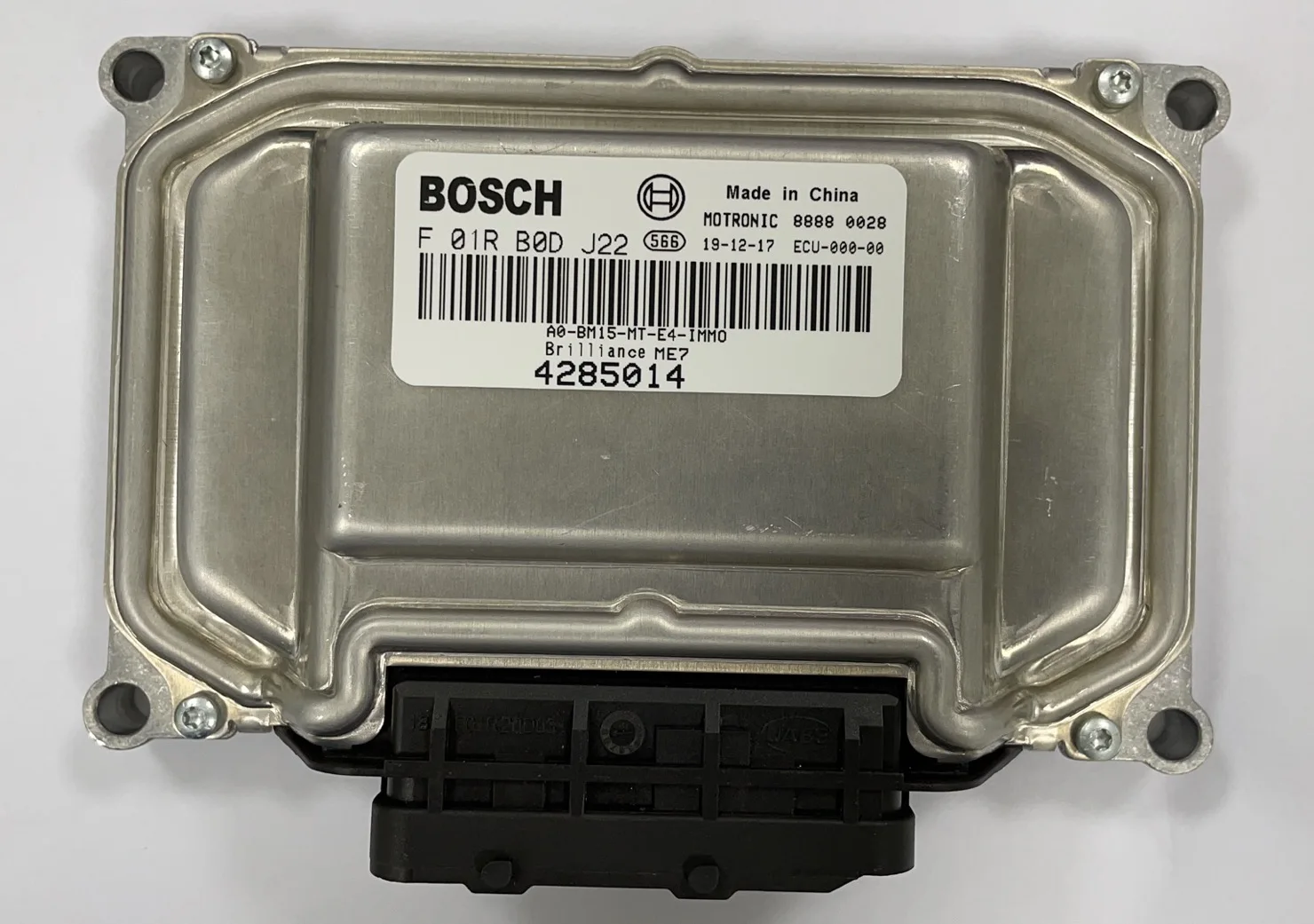F01RB0J22 ECU ECM Huachen
F01RB0J22 ECU ECM Huachen