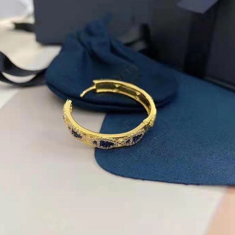 Fashion high jewelry romantic small fish single circle gold ladies earrings exquisite fish ornaments luxury gifts for women
Fashion high jewelry romantic small fish single circle gold ladies earrings exquisite fish ornaments luxury gifts for women