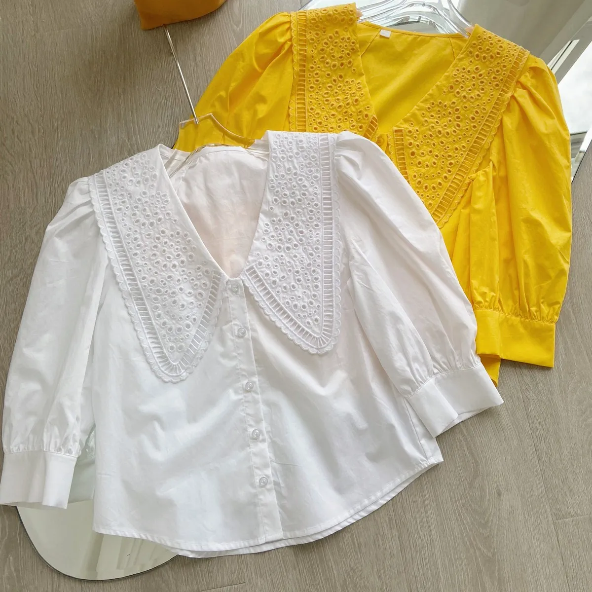 Lace Embroidered Hollow Out Big Collar Shirt Retro Large Petal Collar Puff Sleeve Short Cotton Top
Lace Embroidered Hollow Out Big Collar Shirt Retro Large Petal Collar Puff Sleeve Short Cotton Top