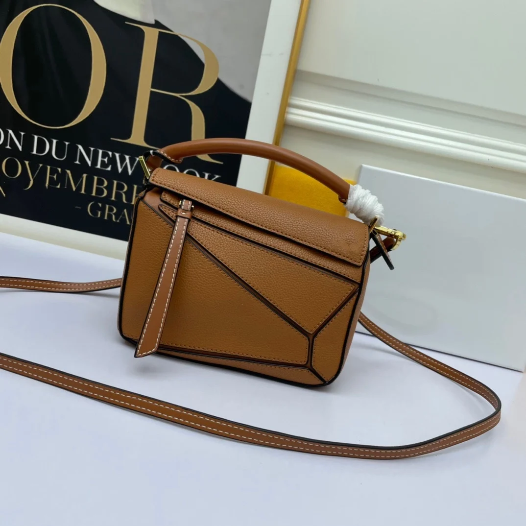 luxury brand woc fashion simple small square bag women's designer high quality real leather mobile phone shoulder handbags
luxury brand woc fashion simple small square bag women's designer high quality real leather mobile phone shoulder handbags