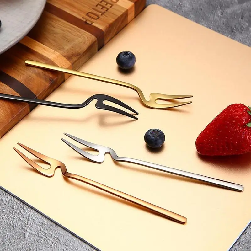 Hanging Golden Stainless Steel Coffee Spoon Mirror Polishing Kitchen Dessert Fruit Fork Decorative Tableware 
Hanging Golden Stainless Steel Coffee Spoon Mirror Polishing Kitchen Dessert Fruit Fork Decorative Tableware