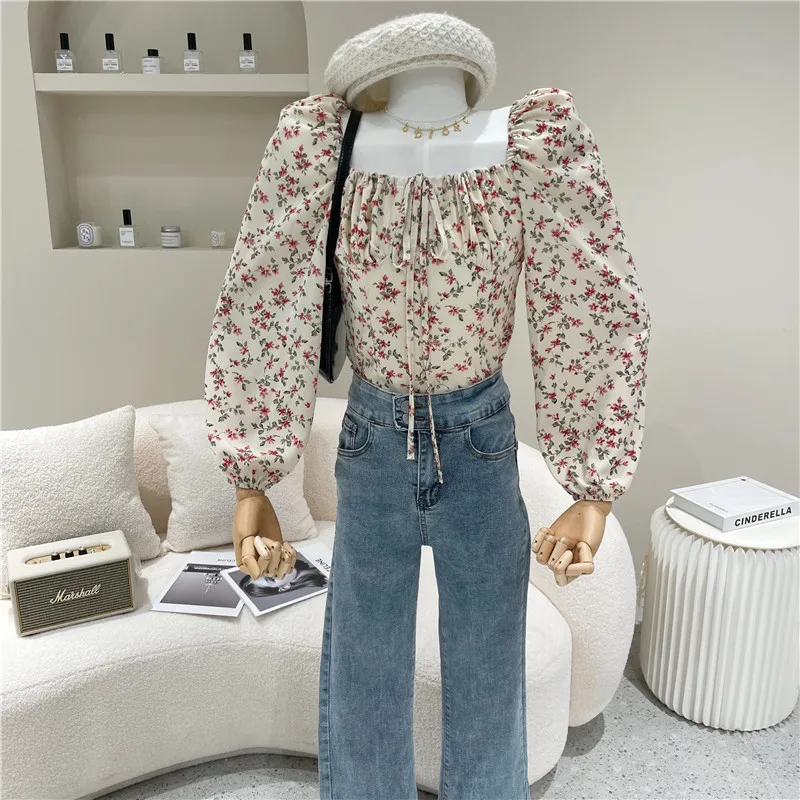 Women's Spring Summer 2021 Niche Design Fashion Floral Square Collar Top Bubble Sleeve Shirt Pleating Short Chiffon Shirt
Women's Spring Summer 2021 Niche Design Fashion Floral Square Collar Top Bubble Sleeve Shirt Pleating Short Chiffon Shirt