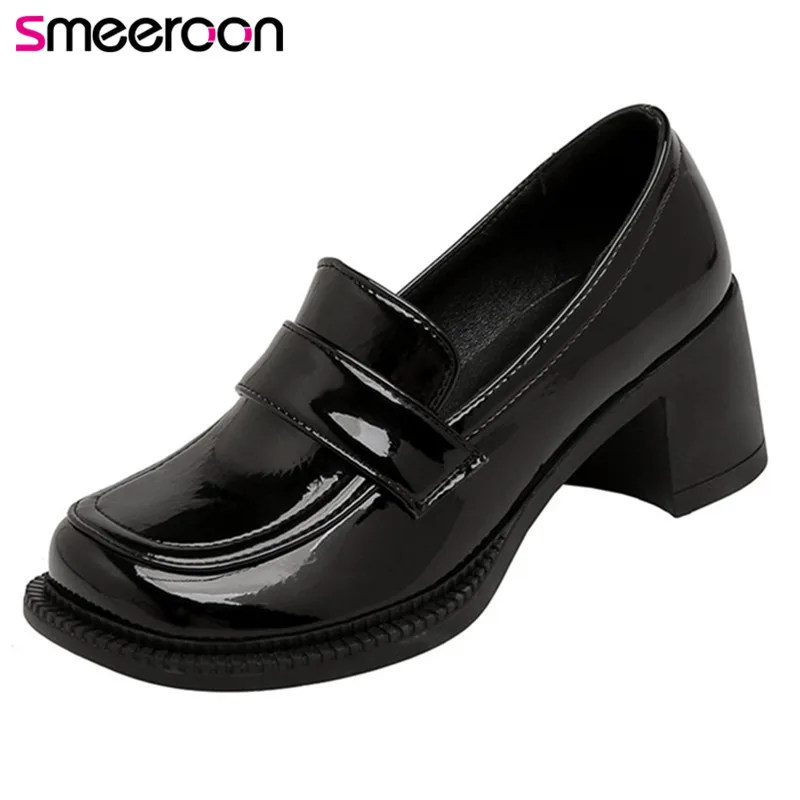 Women's Shoes
Women's Shoes