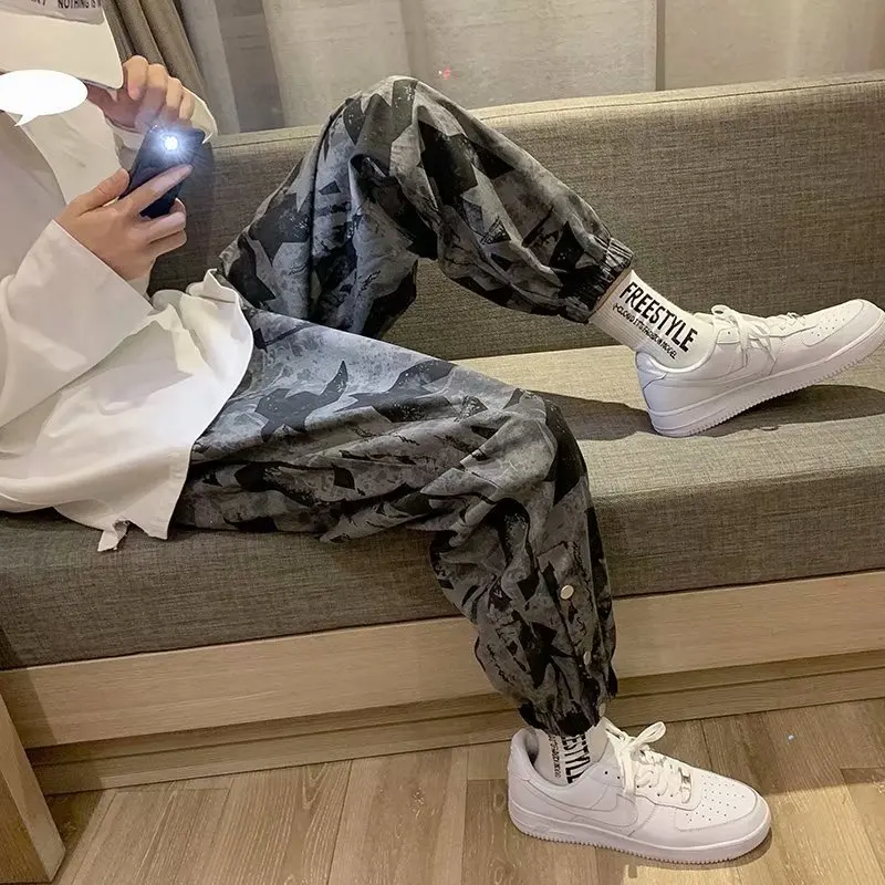 Spring and autumn new camouflage pants boy trend tie foot pants Pi Shuai nine points pants leisure Harlem sports pants
Spring and autumn new camouflage pants boy trend tie foot pants Pi Shuai nine points pants leisure Harlem sports pants