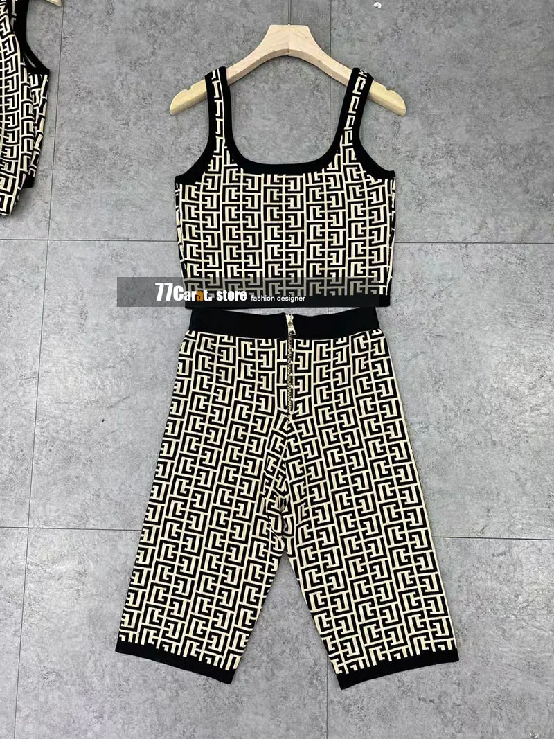new style woman fashion summer sleeveless top and shorts knitting geometry jacquard designer 2 piece outfits sets women clothes
new style woman fashion summer sleeveless top and shorts knitting geometry jacquard designer 2 piece outfits sets women clothes