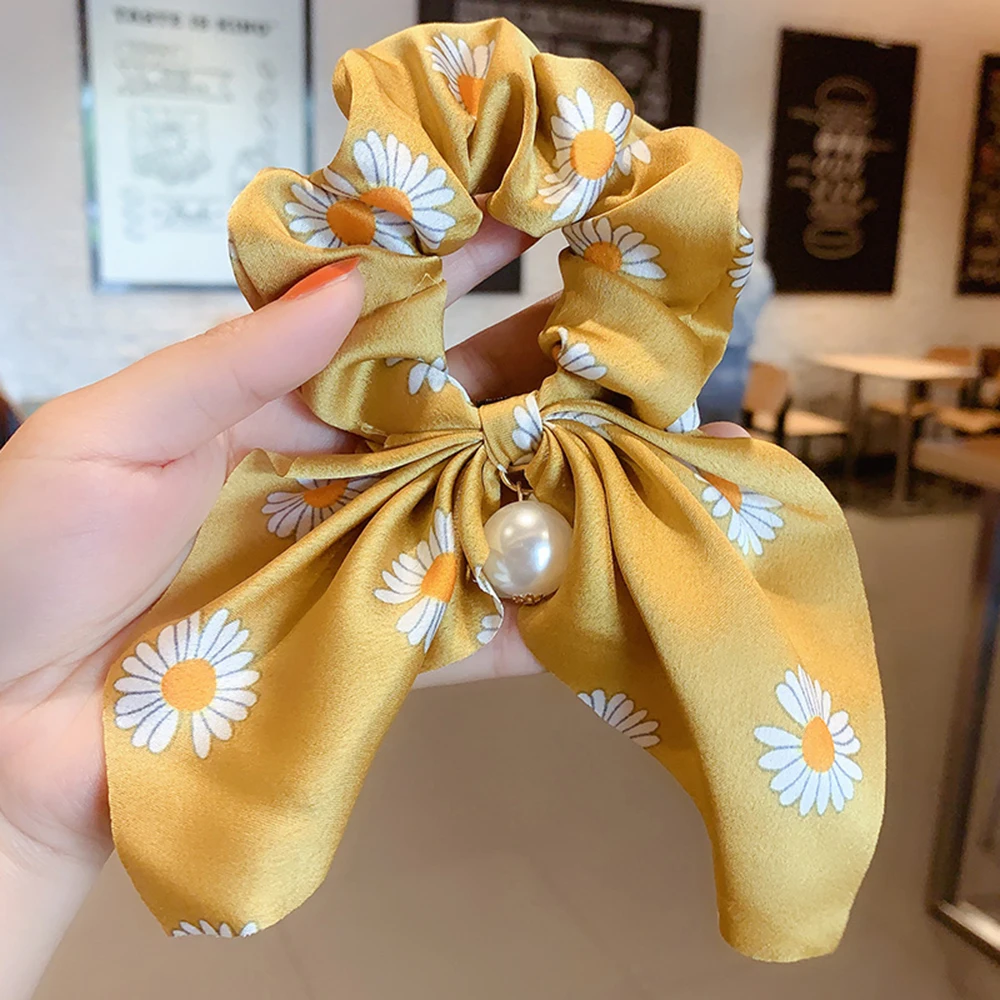 Women Daisy Floral Ponytail Holder Satin Scrunchies Elastic Hair Bands Girls Rubber Hair Ties Ponytail Holder Hair Accessories 
Women Daisy Floral Ponytail Holder Satin Scrunchies Elastic Hair Bands Girls Rubber Hair Ties Ponytail Holder Hair Accessories
