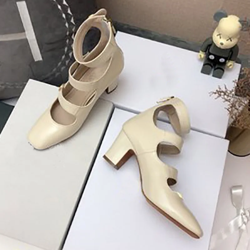 Retro Roman Style Doll Women's Shoes With Thick Heel Square Toe Mary Jane Ballet Shoes With Three-strap Buckle Plus Size 34-44
Retro Roman Style Doll Women's Shoes With Thick Heel Square Toe Mary Jane Ballet Shoes With Three-strap Buckle Plus Size 34-44