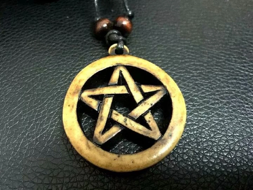 12 pcs Design Personality Tribal Bone Round Star Necklace Long Rope Chain Male Punk Jewelry
12 pcs Design Personality Tribal Bone Round Star Necklace Long Rope Chain Male Punk Jewelry