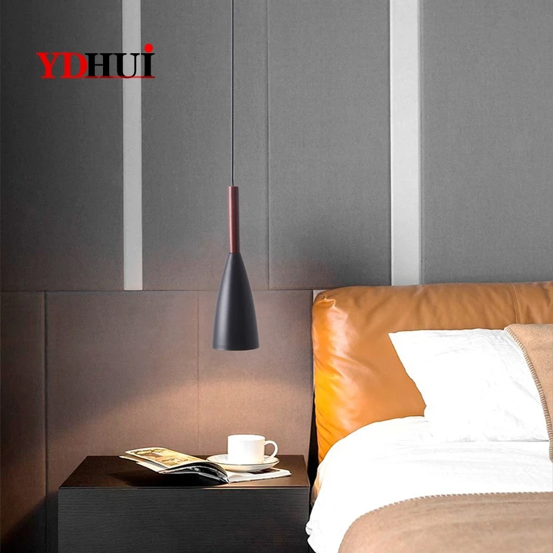 Bedroom bedside chandelier Nordic simple modern style single-headed small Chandelier
Bedroom bedside chandelier Nordic simple modern style single-headed small Chandelier