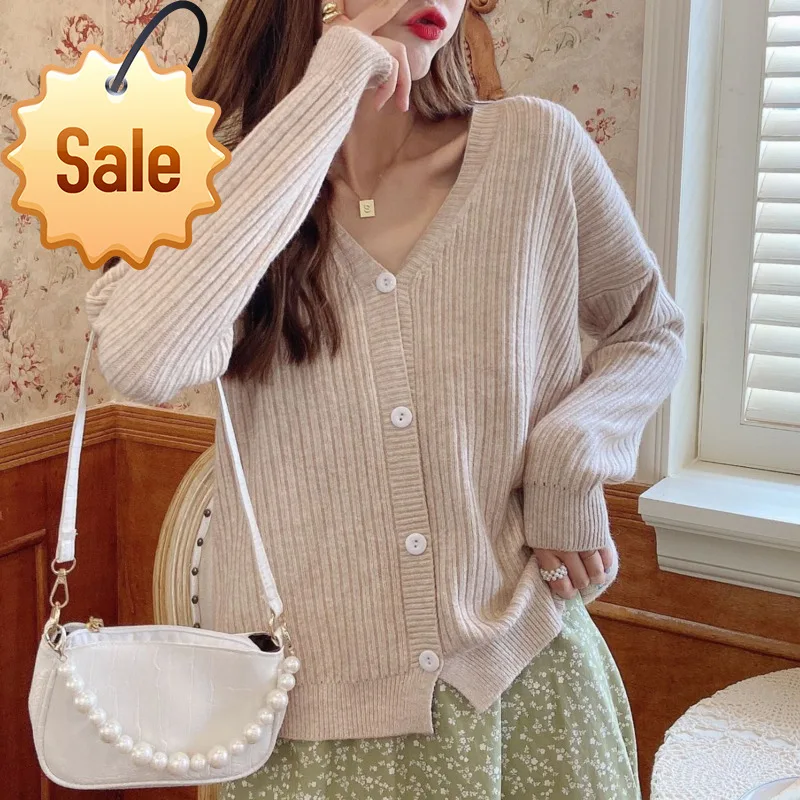 2020 Autumn New Ladies Loose-fitting Outer Sweater Women Short Long-sleeved Tops V-neck Thin Blue Knitted Cardigan Women
2020 Autumn New Ladies Loose-fitting Outer Sweater Women Short Long-sleeved Tops V-neck Thin Blue Knitted Cardigan Women