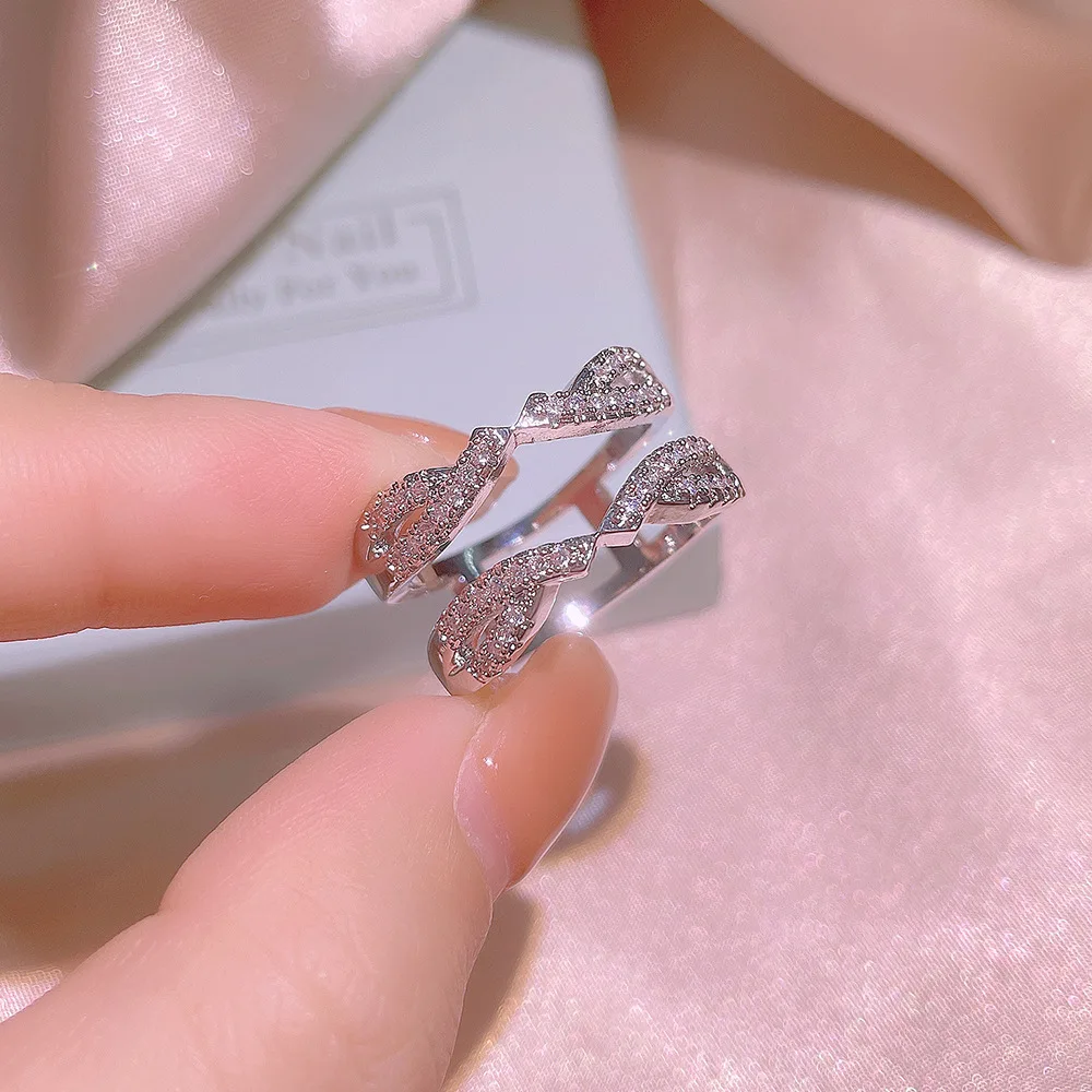 Кольцо регулируемое из серебра 925 пробы с крестом и бриллиантами
Кольцо регулируемое из серебра 925 пробы с крестом и бриллиантами