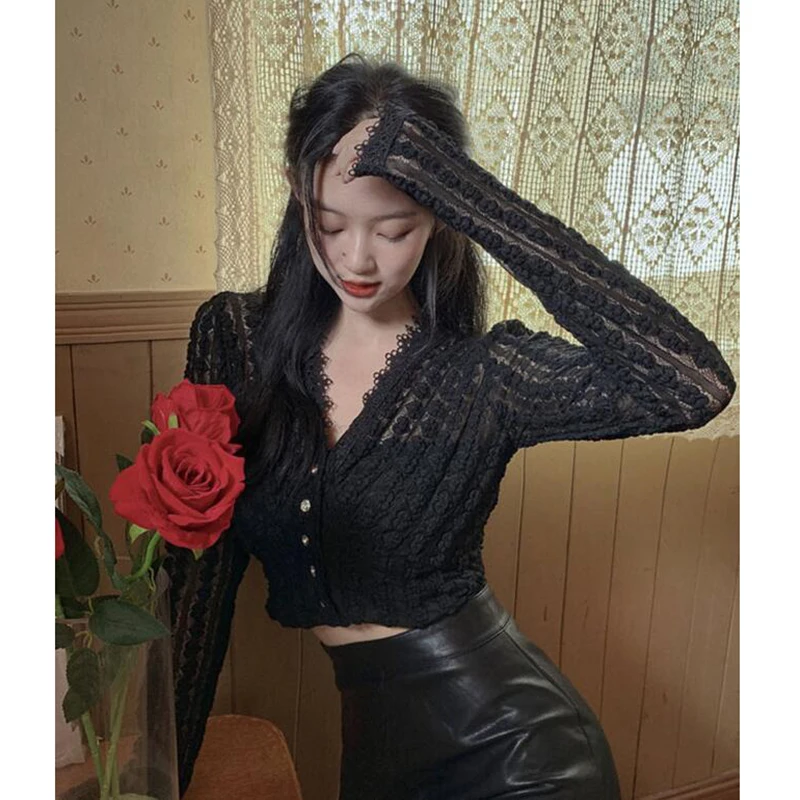 woman tshirts 2021 spring and autumn V-neck lace top women's short cropped long sleeve French temperament slim
woman tshirts 2021 spring and autumn V-neck lace top women's short cropped long sleeve French temperament slim