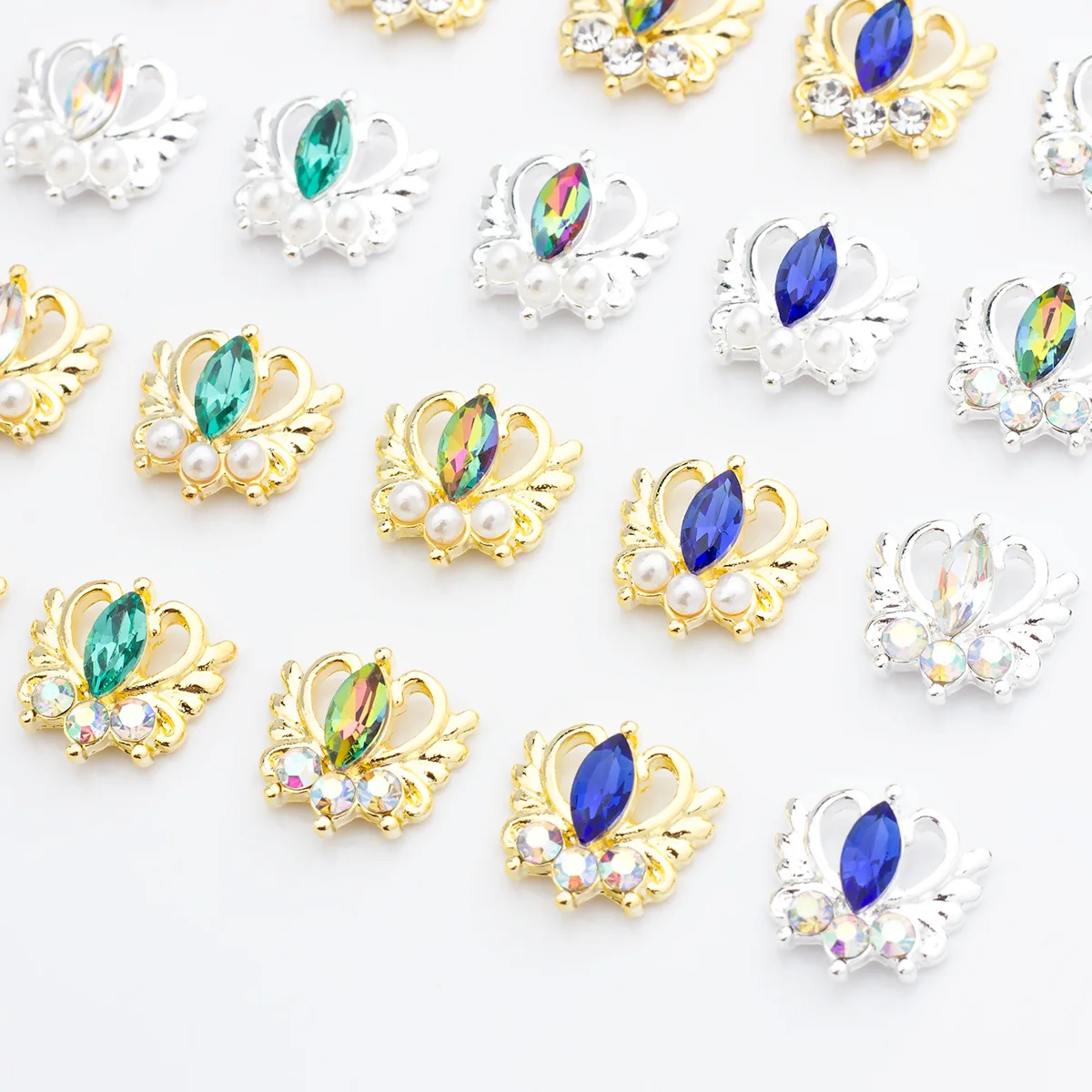 10pcs Gold Crown Crystal Jewelry Charms Royal Jewels Nail Decoration 3D Zircon Alloy Rhinestones Glass Glitter Stone Charms
10pcs Gold Crown Crystal Jewelry Charms Royal Jewels Nail Decoration 3D Zircon Alloy Rhinestones Glass Glitter Stone Charms