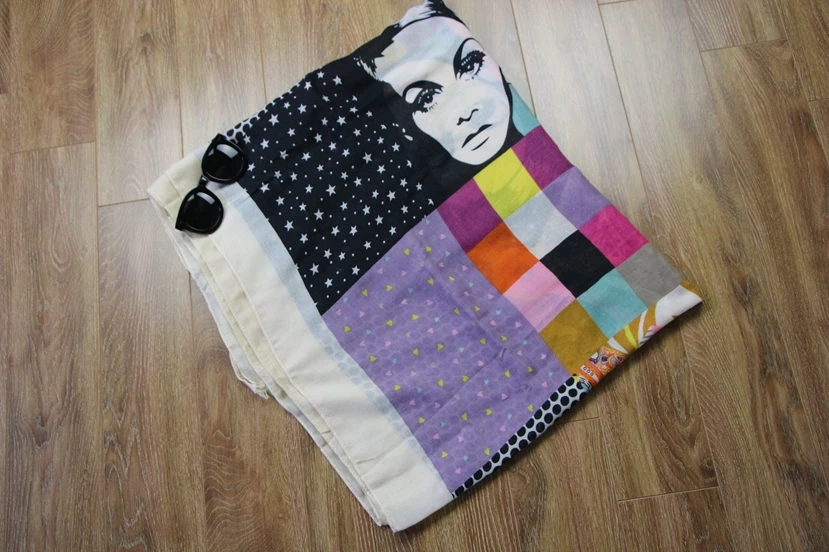 autumn Warm shawl Thin section fashion Cartoons girl pattern Women's long scarf Clothing accessories
autumn Warm shawl Thin section fashion Cartoons girl pattern Women's long scarf Clothing accessories