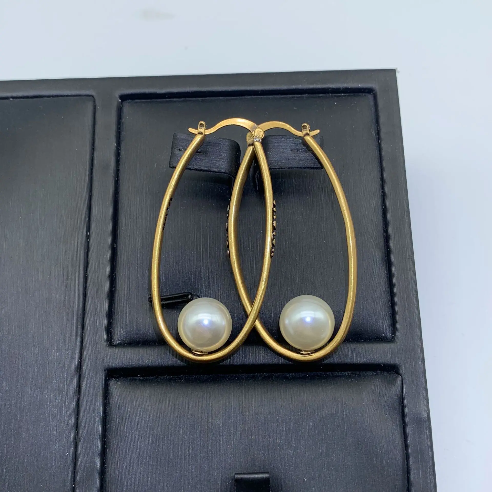 Vintage Brassiness Trendy Gold Copper Filled Oval Round Hoop Earring For Women Fashion Jewelry Accessories Wedding Birthday Gift
Vintage Brassiness Trendy Gold Copper Filled Oval Round Hoop Earring For Women Fashion Jewelry Accessories Wedding Birthday Gift