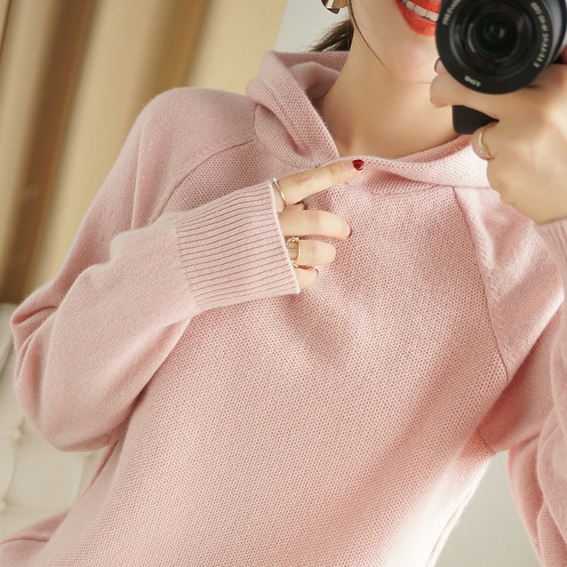 2020 new cashmere sweater pullover hooded knitted sweater pure color slim cashmere sweater short Korean women's clothing
2020 new cashmere sweater pullover hooded knitted sweater pure color slim cashmere sweater short Korean women's clothing