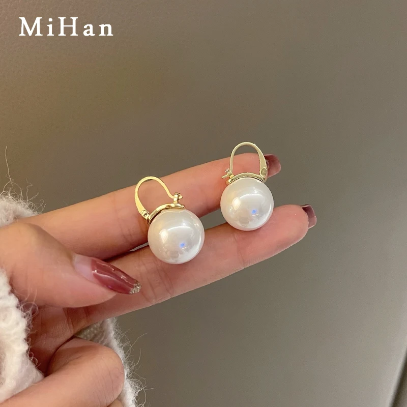 Mihan Elegant Jewelry Earrings Hot Sale Popular Style Delicate Design Round Pearl Ball Drop Earring For Women Wedding Party Gift
Mihan Elegant Jewelry Earrings Hot Sale Popular Style Delicate Design Round Pearl Ball Drop Earring For Women Wedding Party Gift