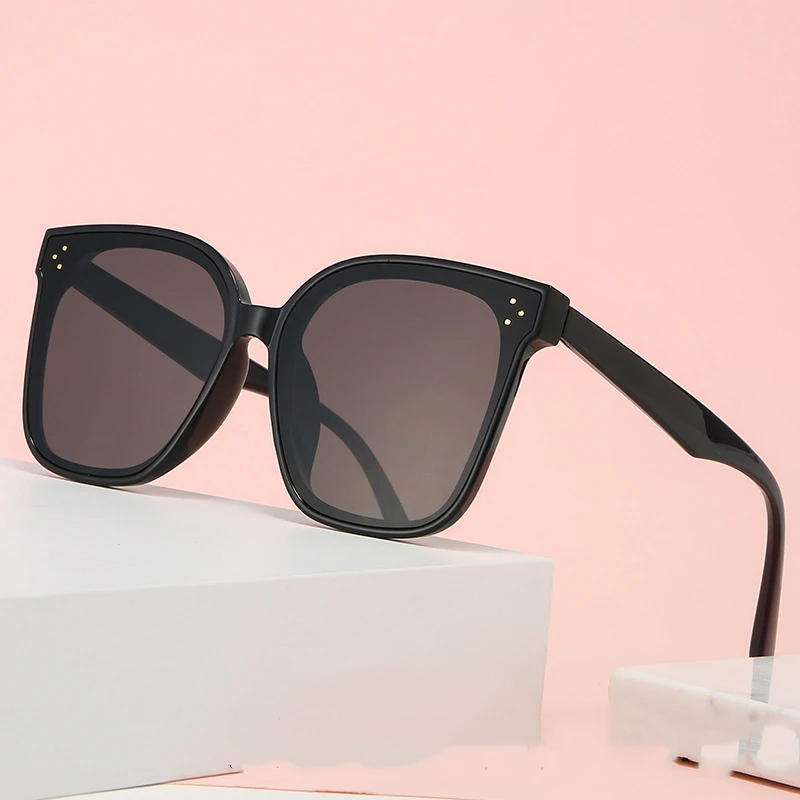 Brand Designer Women Sunglasses Fashion Classic Male Vintage Sun Glasses Female Driving Eyewear uv400 Oculos De Sol
Brand Designer Women Sunglasses Fashion Classic Male Vintage Sun Glasses Female Driving Eyewear uv400 Oculos De Sol