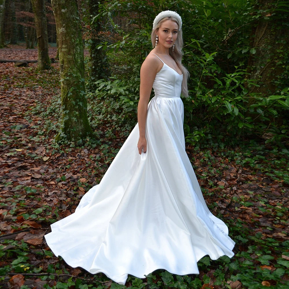 Sexy Boho Satin Spaghetti Strap Wedding Gowns White/Ivory with Belt Summer Bech Bridal Dresses Custom Made
Sexy Boho Satin Spaghetti Strap Wedding Gowns White/Ivory with Belt Summer Bech Bridal Dresses Custom Made