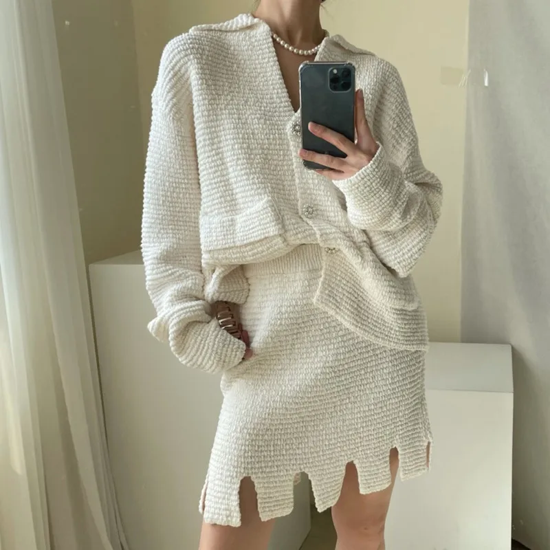 2021 New Autumn And Winter Korean Ins Fashion Knitting Suit Simple Solid Cardigan+skirt Two-piece Set
2021 New Autumn And Winter Korean Ins Fashion Knitting Suit Simple Solid Cardigan+skirt Two-piece Set