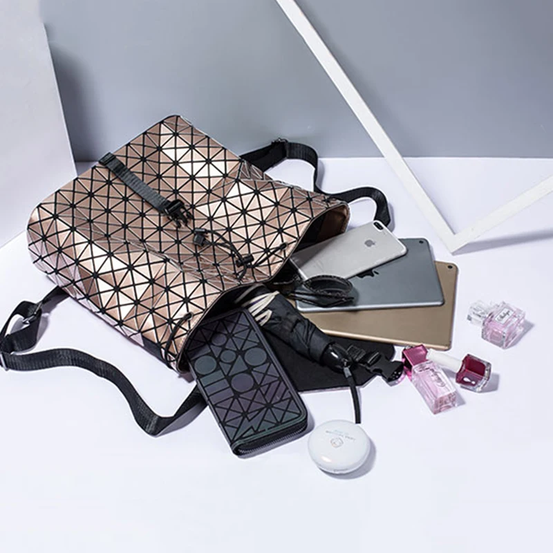 Patent Leather Backpack Geometric Reflective Modern Shoulder Bag Female Folding Fashion Lighting Back pack Women
Patent Leather Backpack Geometric Reflective Modern Shoulder Bag Female Folding Fashion Lighting Back pack Women