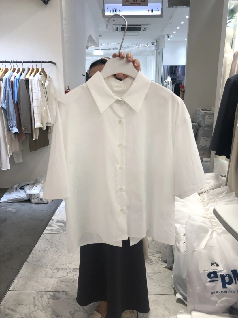 2021 Summer New Fashion Lapel Loose and Thin Buttoned Solid Color Short-sleeved Shirt Blouse Womens Tops Button Up Shirt
2021 Summer New Fashion Lapel Loose and Thin Buttoned Solid Color Short-sleeved Shirt Blouse Womens Tops Button Up Shirt