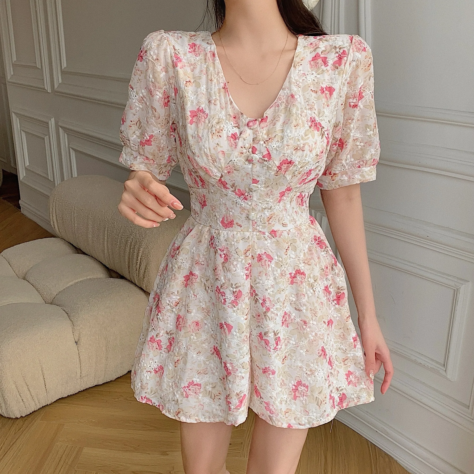 2021 Summer Fashion Runway Holiday Rompers Short Sleeve Sexy Printed Jumpsuit Women Elegant Vintage One-piece Trouser Skirt
2021 Summer Fashion Runway Holiday Rompers Short Sleeve Sexy Printed Jumpsuit Women Elegant Vintage One-piece Trouser Skirt