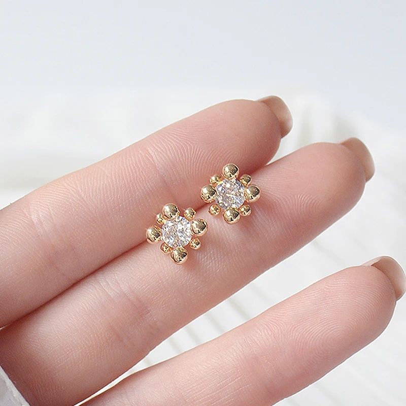 Simple Tiny 14K Real Gold Women Square Shape Earrings Geometry Transparent Zircon Stud Earring Bijoux Pendant Korean Jewelry
Simple Tiny 14K Real Gold Women Square Shape Earrings Geometry Transparent Zircon Stud Earring Bijoux Pendant Korean Jewelry