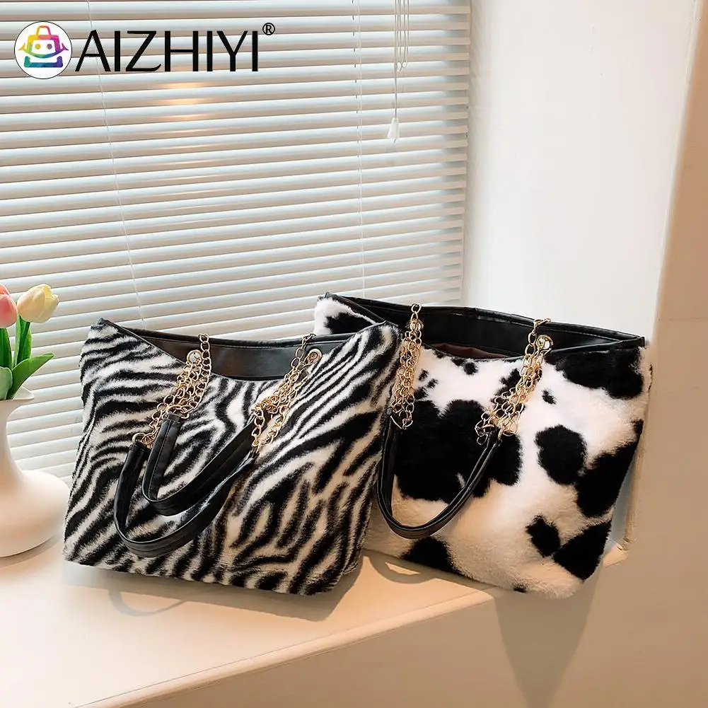 Women Shoulder Bags Retro Women Chain Large Capacity Plush Shoulder Bag Chic Girls Stripe Printing Underarm Bags
Women Shoulder Bags Retro Women Chain Large Capacity Plush Shoulder Bag Chic Girls Stripe Printing Underarm Bags