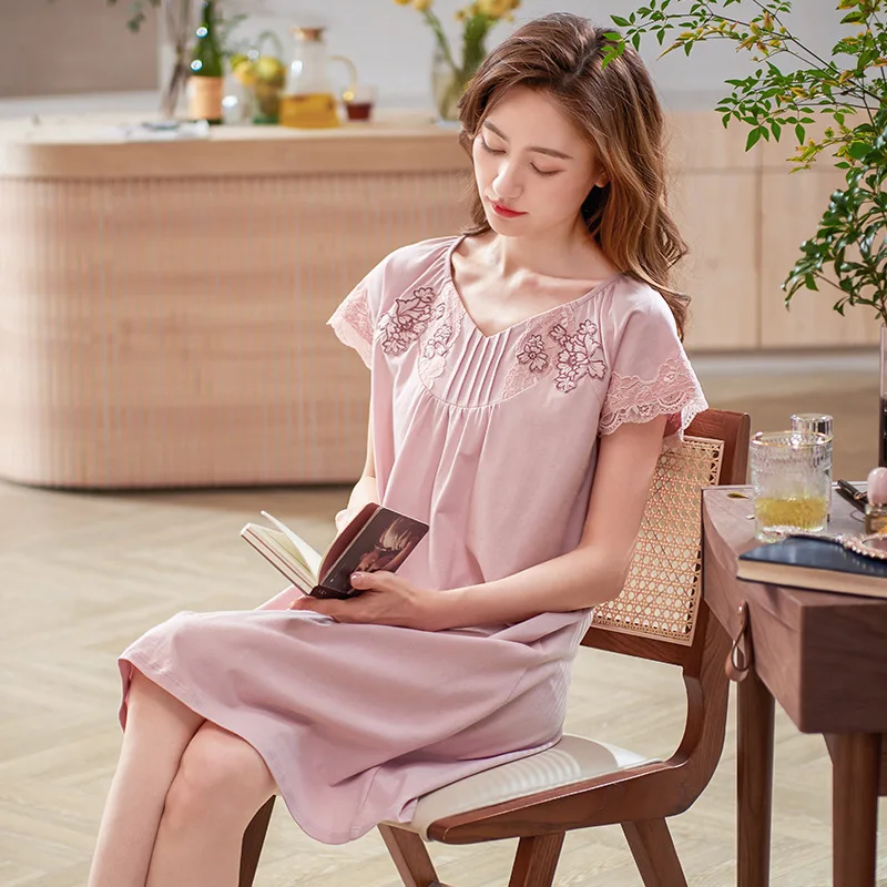 Loungewear Women Cotton Nightgown Sexy V-Neck Lace Floral Nightdress Knee-Length Sleepshirt Skirt Summer Soft Home Wear
Loungewear Women Cotton Nightgown Sexy V-Neck Lace Floral Nightdress Knee-Length Sleepshirt Skirt Summer Soft Home Wear