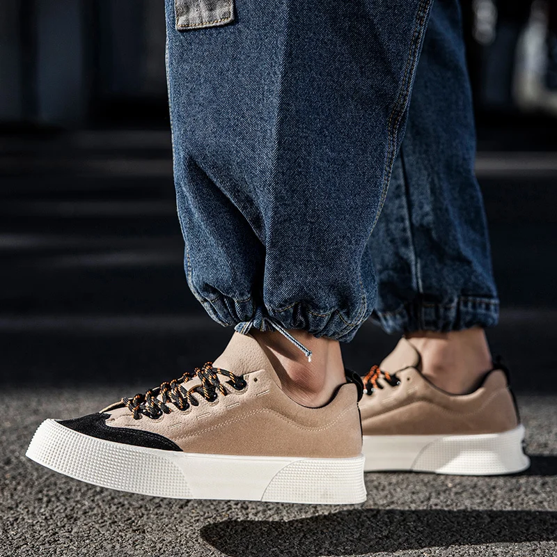 Sneakers 
Sneakers