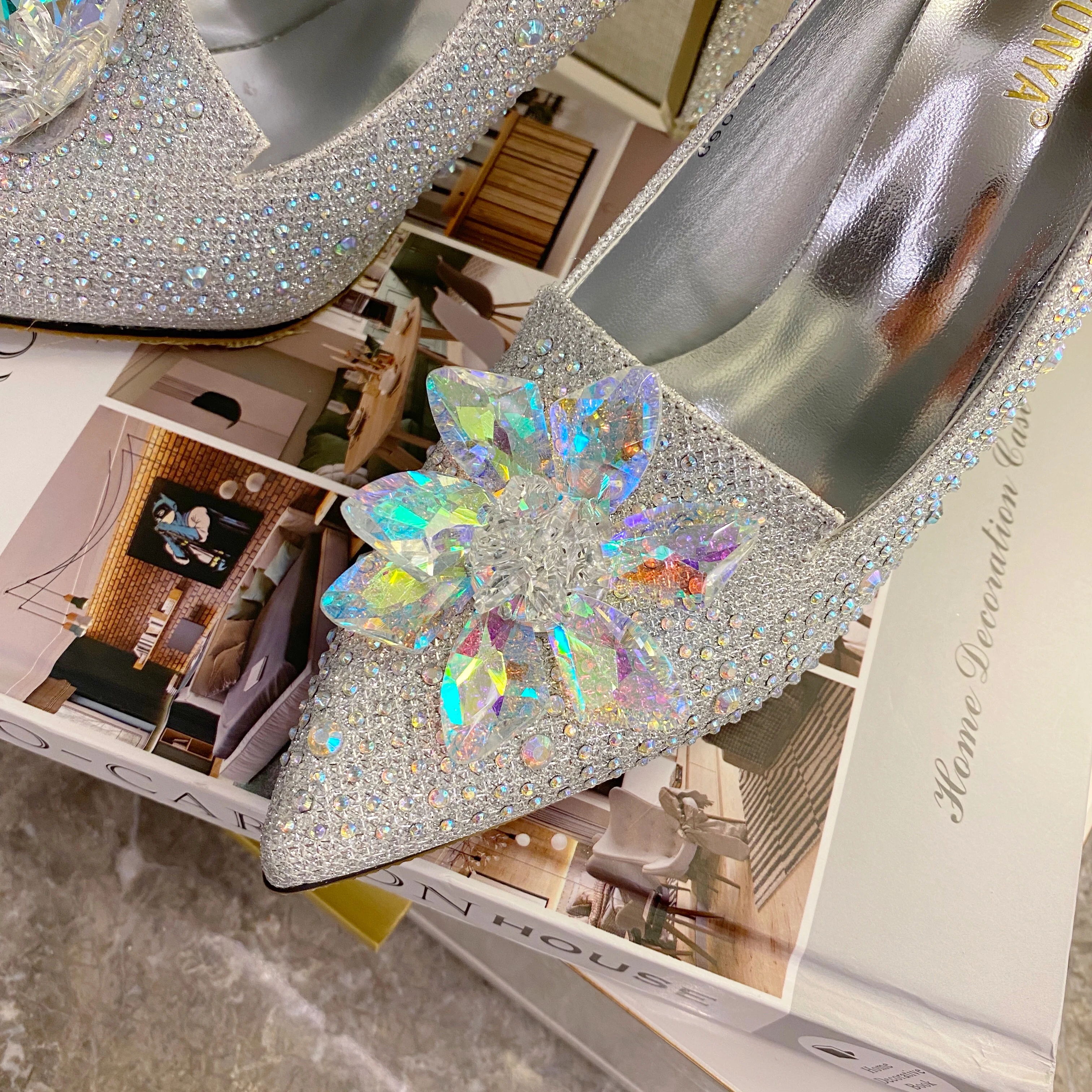 Xibeilove Rhinestone high heel women's singles banquet shoes pointed toe transparent crystal flower nightclub
Xibeilove Rhinestone high heel women's singles banquet shoes pointed toe transparent crystal flower nightclub