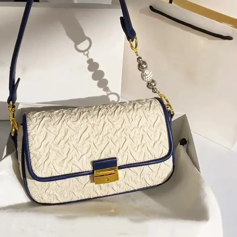 2022 Folds Female Handbags Spring French Style Fashion Beading Shoulder Strap Hasp Square Underarm Shoulder Bag For Women
2022 Folds Female Handbags Spring French Style Fashion Beading Shoulder Strap Hasp Square Underarm Shoulder Bag For Women
