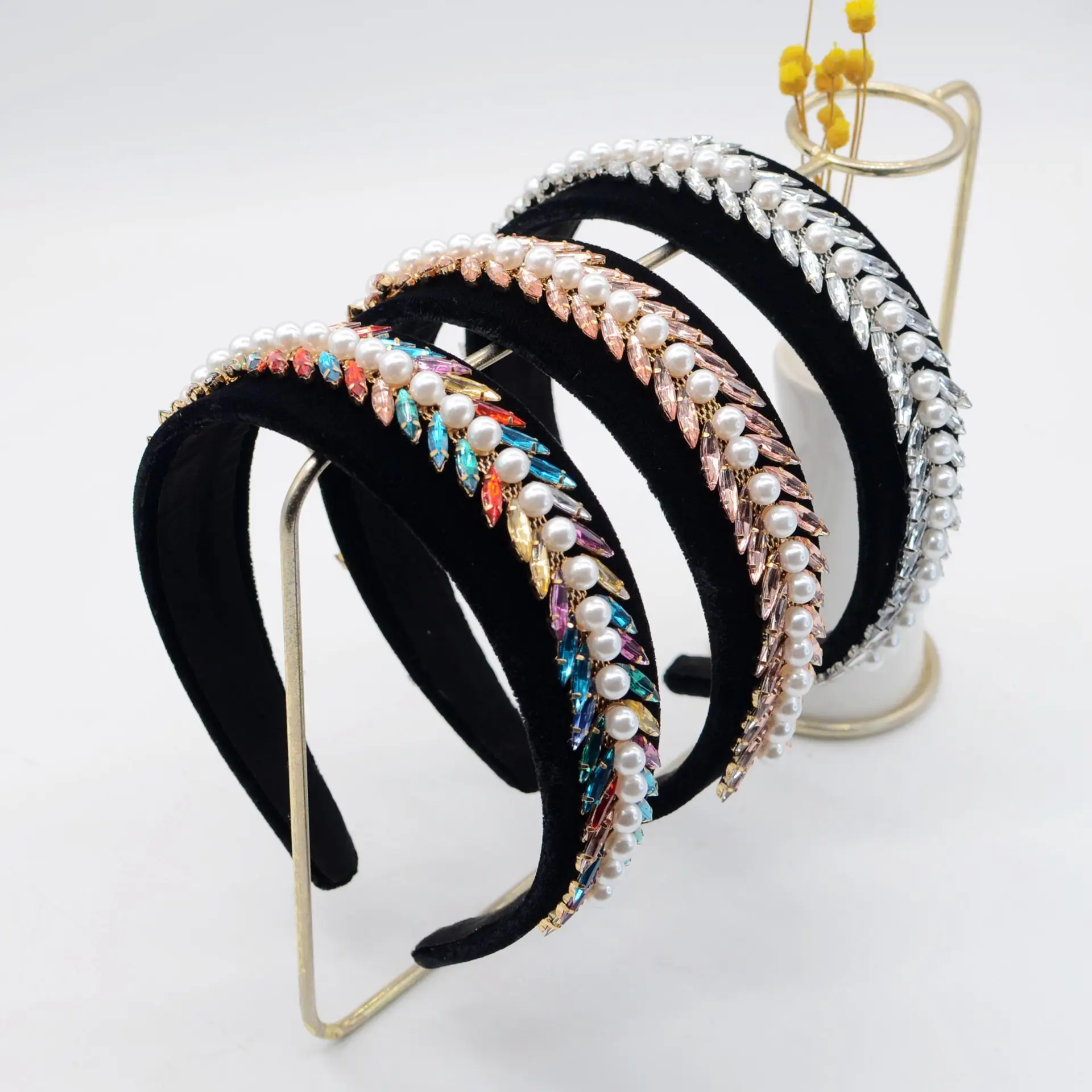 Handmade Exquisite Crystal Leaf Pearl Hair Hoop Woman Velvet Glass Shiny Headband Fashion Girl Hair Accessories Wholesale
Handmade Exquisite Crystal Leaf Pearl Hair Hoop Woman Velvet Glass Shiny Headband Fashion Girl Hair Accessories Wholesale