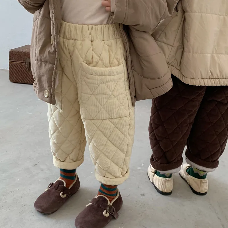 Winter Children's Thickened Trousers South Korea's New Cotton Sandwiched Boys Girls' Quilted Diamond Lattice Corduroy Pants
Winter Children's Thickened Trousers South Korea's New Cotton Sandwiched Boys Girls' Quilted Diamond Lattice Corduroy Pants