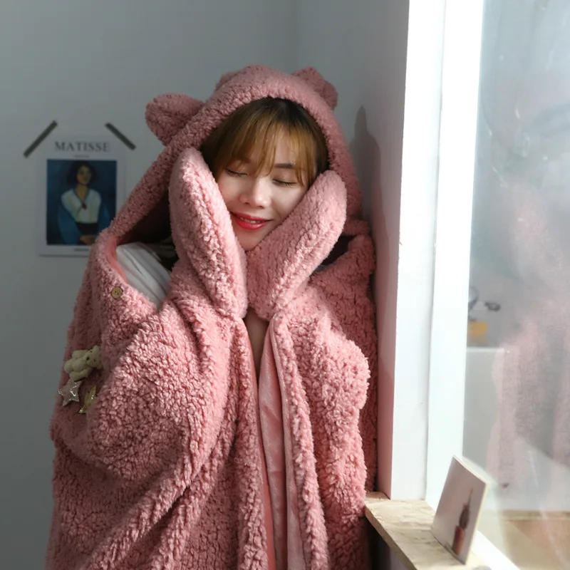 Blanket Autumn Winter New Lambskin Hooded Cape Cape Cape Blanket Flannel Thickened Warm Wearable ADULT CAPE
Blanket Autumn Winter New Lambskin Hooded Cape Cape Cape Blanket Flannel Thickened Warm Wearable ADULT CAPE