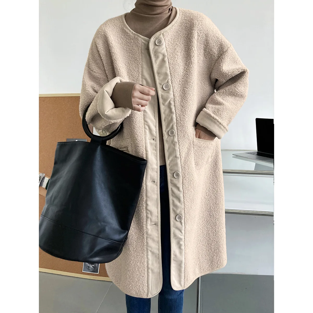 Winter Women Medium Length Lamb Fur Coat Korean Fashion Thickened Round-neck Baseball Suit Warm Plus Size Female Plush Coats
Winter Women Medium Length Lamb Fur Coat Korean Fashion Thickened Round-neck Baseball Suit Warm Plus Size Female Plush Coats